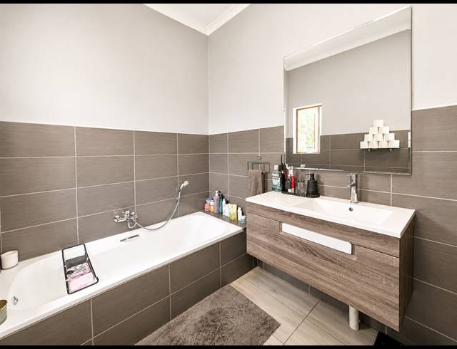 1 BEDROOM APARTMENT FOR SALE IN GLENHAZEL